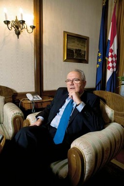  Neven Mimica, potpredsjednik Vlade, prošlog je tjedna uspio dogovoriti reviziju ograničenja koja hrvatsko gospodarstvo koče već godinama