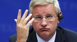 Bildt: Hartmann je bolje da čita knjige, a ne iznosi laži