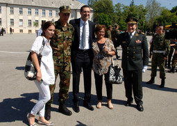 Ante Kotromanović s ročnikom i njegovom obitelji (Foto: Dusko Mirkovic/PIXSELL)