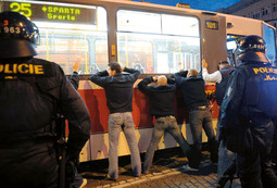 SUKOB Bad Blue Boysa i policije u Pragu prije utakmice Sparte i Dinama posljednji je incident hrvatskih navijača