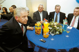 PRVOBORCI HDZ-a Među najbliže Sanaderove suradnike već dugo spadaju Jadranka Kosor, Luka Bebić, Andrija Hebrang i Vladimir Šeks