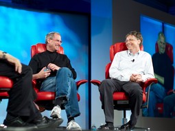 NAVODNI neprijatelji Steve
Jobs iz Applea i Bill Gates iz Microsofta