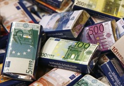 Euro je i politički, a ne
samo ekonomski
projekt