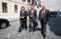 MINISTAR
GOSPODARSTVA Đuro Popijač (u sredini) s Jurom Radićem (desno), direktorom IGH, tvrtke u kojoj je Marina Matulović Dropulić jedan od dioničara, zbog čega je se optuživalo da je u sukobu interesa