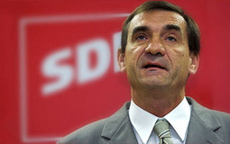 SDP-ov Nenad Stazić pao je na saborskim stepenicama i slomio ruku