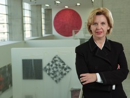 NAKON 7 GODINA
Ravnateljica Snježana
Pintarić u novoj zgradi
Muzeja suvremene
umjetnosti u kojoj će u
stalnom postavu Zbirke u pokretu biti izloženo 600 eksponata