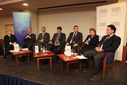 Dorica Nikolić (HSLS), Rajko Ostojić (Kukuriku koalicija), Zvonimir Ante Golem (HDZ), Stipe Drmić (Hrvatski laburisti), Ana Stavljenić Rukavina (HSS) i Antun Kljenak (HSP) 