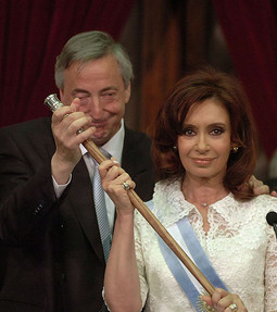 Sadašnja predsjednica Cristina Fernandez i njen prethodnik i suprug, pokojni predsjednik Nestor Kirchner 