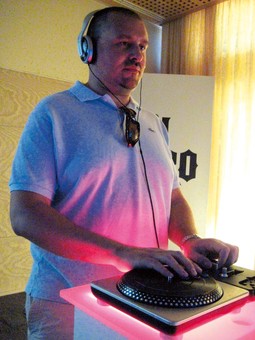 NACIONALOV REPORTER isprobao je DJ Hero tijekom ekskluzivnog događaja za europske
medije na Ibizi, na kojem je domaćin bio
europski ambasador igre David Guetta