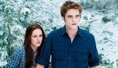 ZVIJEZDE HIT SERIJALA
'SUMRAK' Kristen Stewart kao Bella Swan u filmu s Robertom Pattinsonom
kao Edwardom Cullenom