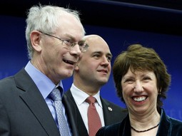 NOVI LIDERI Predsjednik Herman
van Rompuy i ministrica
vanjskih poslova Catherine
Ashton s predsjedavajućim
EU, švedskim premijerom
Reinfeldtom (sredina)