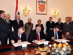 Ugovor je potpisan u Banskim dvorima (Foto: Vlada RH)