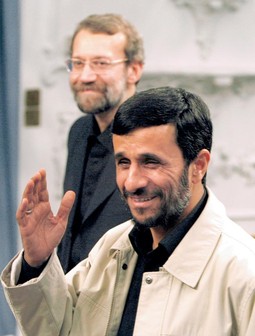 PRAVI ŠEF DIPLOMACIJE Nasljednik moćne obitelji vjerskih vođa Ali Larijani de facto upravlja iranskom vanjskom politkom, a predsjednik Ahmadinedžad samo je figura