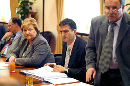 GORAN MARIĆ predsjednik je saborskog Odbora za financije i proračun; na slici s članovima Odbora Zlatkom Koračevićem i Dragicom Zgrebec