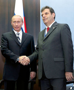 VLADIMIR PUTIN AND VOJISLAV KOSTUNICA The Serbian public is increasingly against closer ties with the EU and is advocating a policy of alliance with Russia