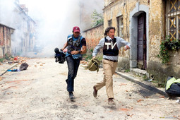 RICHARD GERE i Terrence Howard kao TV-reporter i snimatelj koji u Bosni love Radovana Karadžića