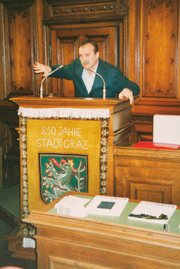 DŽEVAD KARAHASAN kao gradski pisar 2003. godine u Gradskoj vijećnici u Grazu 