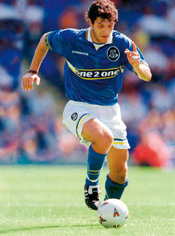 DOK JE BIO IGRAČ engleskog kluba Everton, Bilićeva mjesečna plaća bila je 27 tisuća funti, a zbog ozljede je 2000., 28 mjeseci prije isteka, raskinuo ugovor i dobio milijun funti, tako da u karijeri nije zaradio koliko je mogao