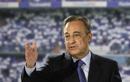 ARHITEKT TRANSFERA
Florentino Pérez, pod čijim je vodstvom Real Madrid od 2000. do 2006. postizao vrhunske rezultate, početkom lipnja 2009. ponovo je proglašen
predsjednikom kluba,