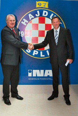 Ante Nosić sredinom lipnja prepustio je predsjedničko mjesto Hajduka bivšem odvjetniku kluba Mati Perošu, koji je izjavio da će preoblikovanje Hajduka u sportsko dioničko društvo završiti do kraja godine