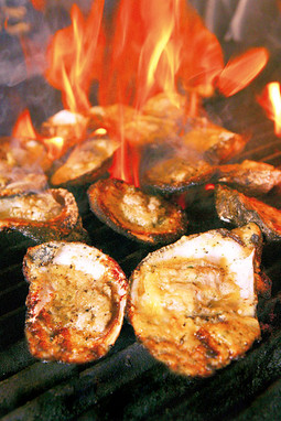 Specijalitet Drago's Seafood Restauranta su kamenice pečene na roštilju, a porcija od 12 komada stoji 17 dolara - oko 85 kuna