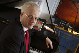 ESTABLISHED CANDIDATE The SDP's survey shows that the public perceives Ivo Josipovic as a serious and positive candidate