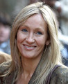 2. J.K. Rowling (40) - 1 milijarda dolara: udana, troje djece i jedina koja je bogatstvo stekla pisanjem. Prije prve knjige o Harryju Potteru bila je samohrana majka koja je živjela od socijalne pomoći