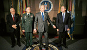 ODLUKA U WASHINGTONU Američki predsjednik na odlasku George W. Bush s potpredsjednikom Dickom Cheneyjem, šefom agencije NSA generalom Alexanderom i glavnim obavještajcem McMullenom