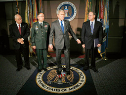 ODLUKA U WASHINGTONU Američki predsjednik na odlasku George W. Bush s potpredsjednikom Dickom Cheneyjem, šefom agencije NSA generalom Alexanderom i glavnim obavještajcem McMullenom