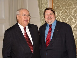 Berndt Posselt (desno) na slici s ministrom kulture Božom Biškupićem