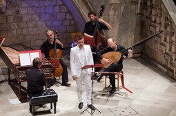 Na koncertu mu Dubrovniku bila je i grupa od 40 Austrijanaca, koji su u sklopu specijalnog
aranžmana doputovali iz Beča radi njegova nastupa