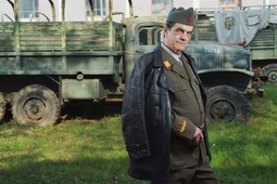 Junak 'Kapelskih kresova' Zdenko Jelčić poznat je publici po ulozi
komandanta Ljube iz
popularne partizanske
serije 'Kapelski kresovi'
Ivana Hetricha