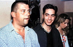 Krkač je devedesetih bio tjelohranitelj i prijatelj Siniše Košutića, unuka predsjednika Tuđmana; Košutić (desno) nije imao nikakve veze s Krkačevim kokainskim poslovima