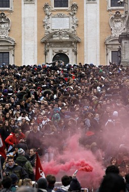 Studenti su prosvjedovali u središtu Rima (Reuters)