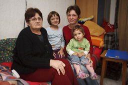 Branka Čakić sa svekrvom Marijom i svoje dvije kćrkice; Ivom i Nikol u skromnoj kućici pored nadvožnjaka u zagrebačkoj Branimirovoj ulici