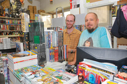 Raul Švarc (desno) i djelatnik trgovine Stripovi na kvadrat