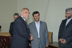 HRVATSKI PREDSJEDNIK Stjepan Mesić za vrijeme susreta s iranskim predsjednikom Mahmudom Ahmadinedžadom