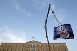 OTPOR GRKA MJERAMA EU
Sliku grčkog premijera
Georgea Papandreoua
prosvjednici su oslikali
kao klauna i objesili
pred zgradu parlamenta u Ateni