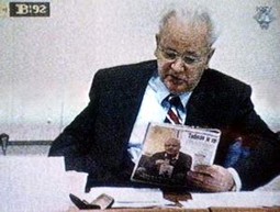 Slobodan Milošević s Nacionalom u Haagu 27. siječnja 2003.