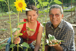 Pužarski poduzetnički par- Ivan Horvat sa suprugom Renatom na svojoj farmi puževa - nada se da će za šest godina uspijevati uzgojiti 6 tona puževa godišnje