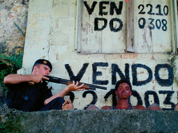 WAGNER MOURA glumi Nascimenta, vođu elitne postrojbe, a André Ramiro (desno) mladog policajca Matiasa
