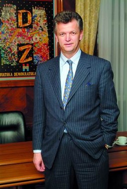 Miomir Žužul ni nakon afere koja ga je stajala predsjedničke kandidature ne prestaje s lobiranjem za Bechtel.