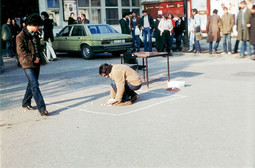 AKCIJA 'PRIPREMA ZA PISANJE POEZIJE', izvedena 1980. godine u dvorištu Studentskog centra, a dokumentacija se sastoji od 14 fotografija