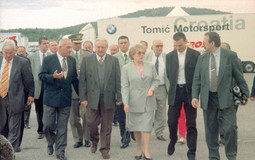 Na automobilističkoj utrci Siniše Košutića: Branko Jordanić, Franjo i Ankica Tuđman, Suad Rizvanbegović, Vladimir Zagorec i Vjekoslav Brajović