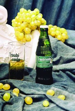 Na hrvatskom se tržištu ponovno može kupiti Traubisoda, napitak koji se nekada reklamirao pod sloganom "Nije vino, nije voda" i bio iznimno popularan.