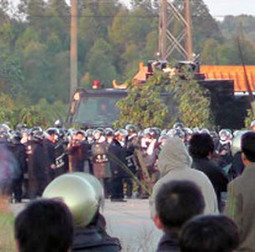 Prosvjednici u Wukanu, snimljeni uoči sukoba sa specijalnom policijom (11.prosinca 2011.)