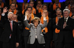 Premijer Hessena Roland Koch, njemačka kancelarka Angela Merkel i premijer Bavarske Horst Seehofer Foto: Reuters