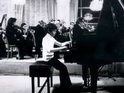 ČUDO OD DJETETA
Alan Bjelinski s 9 godina nastupio je u Opatiji sa Zagrebačkom filharmonijom izvodeći 'Koncert za jednog
malog dječaka' koji je
skladao njegov otac