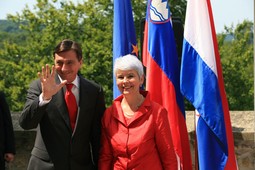 WHAT IS BEHIND THE SMILES Croatian Prime Minister Jadranka Kosor and Slovenia Prime Minister Borut Pahor met in a cordial atmosphere in Trakoscan, but it remains unknown what they agreed on – for now it appears only that Croatia has agreed to all of Slovenia's demands
