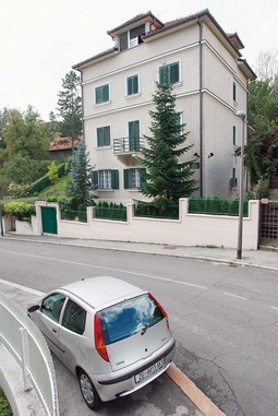 KUPNJA VILE u zagrebačkoj Kozarčevoj ulici
početkom 90-ih bio je prvi sumnjivi slučaj u vezi sa Sanaderovom imovinom